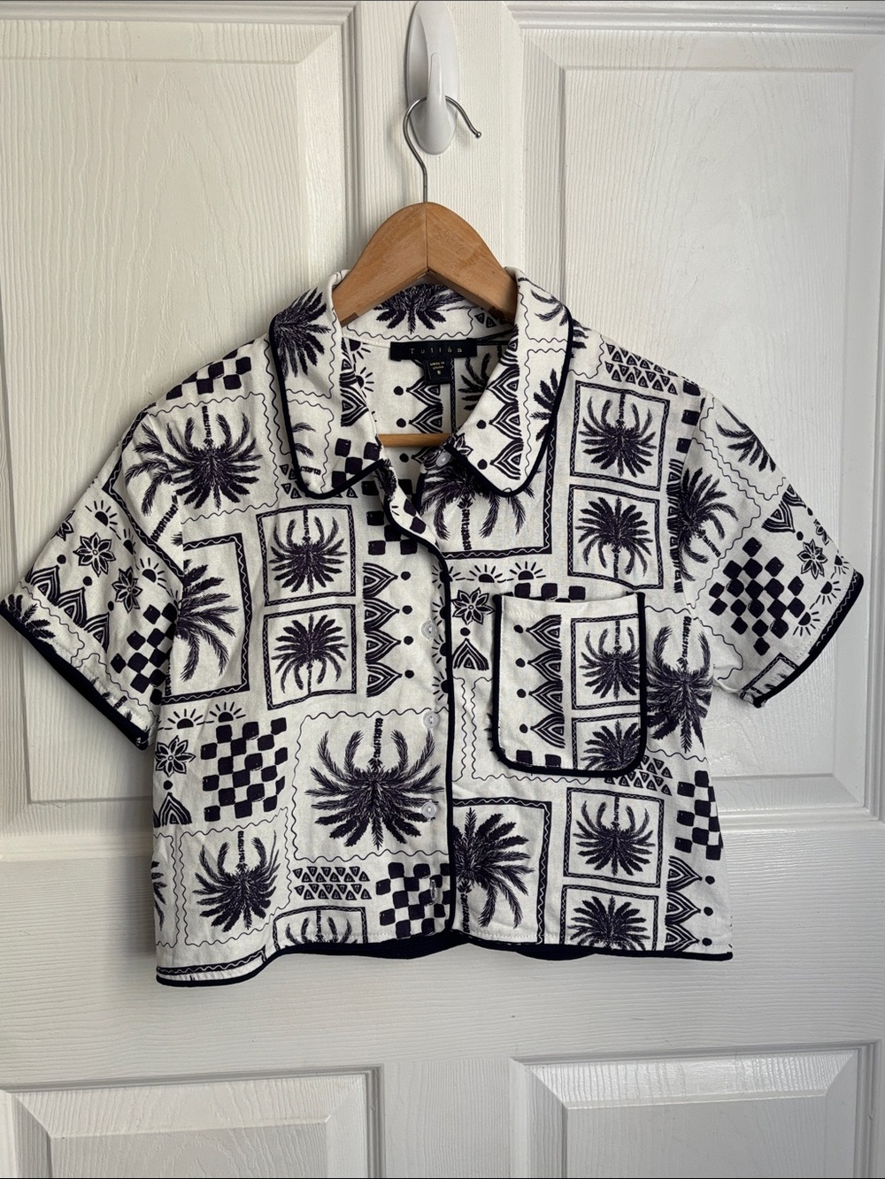 Tullea Navy Palm Tree White Linen Blend Crop Button Up Shirt Size Small Beachy